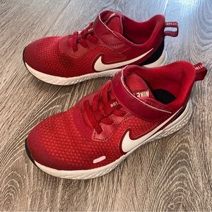 Nike Kid Boys’ Revolution 5 Sneakers